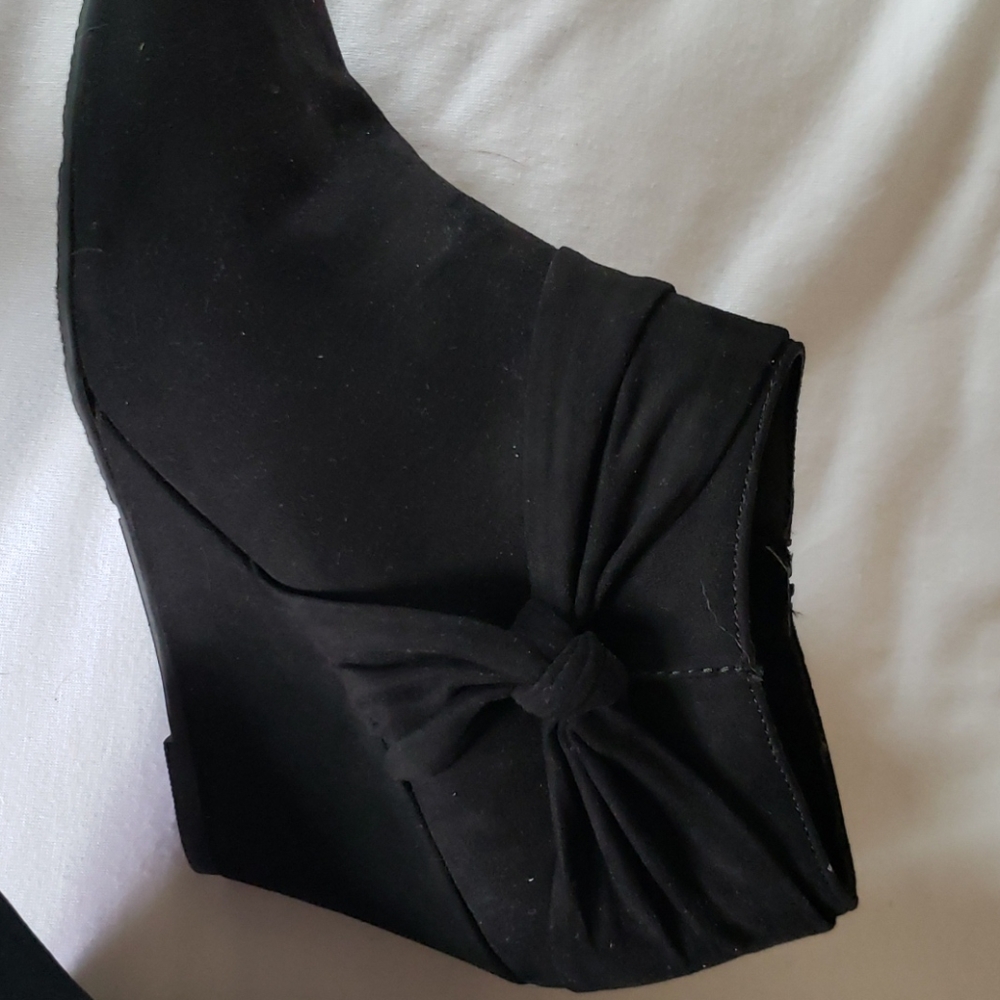 Cute booties - Picture 2 of 4
